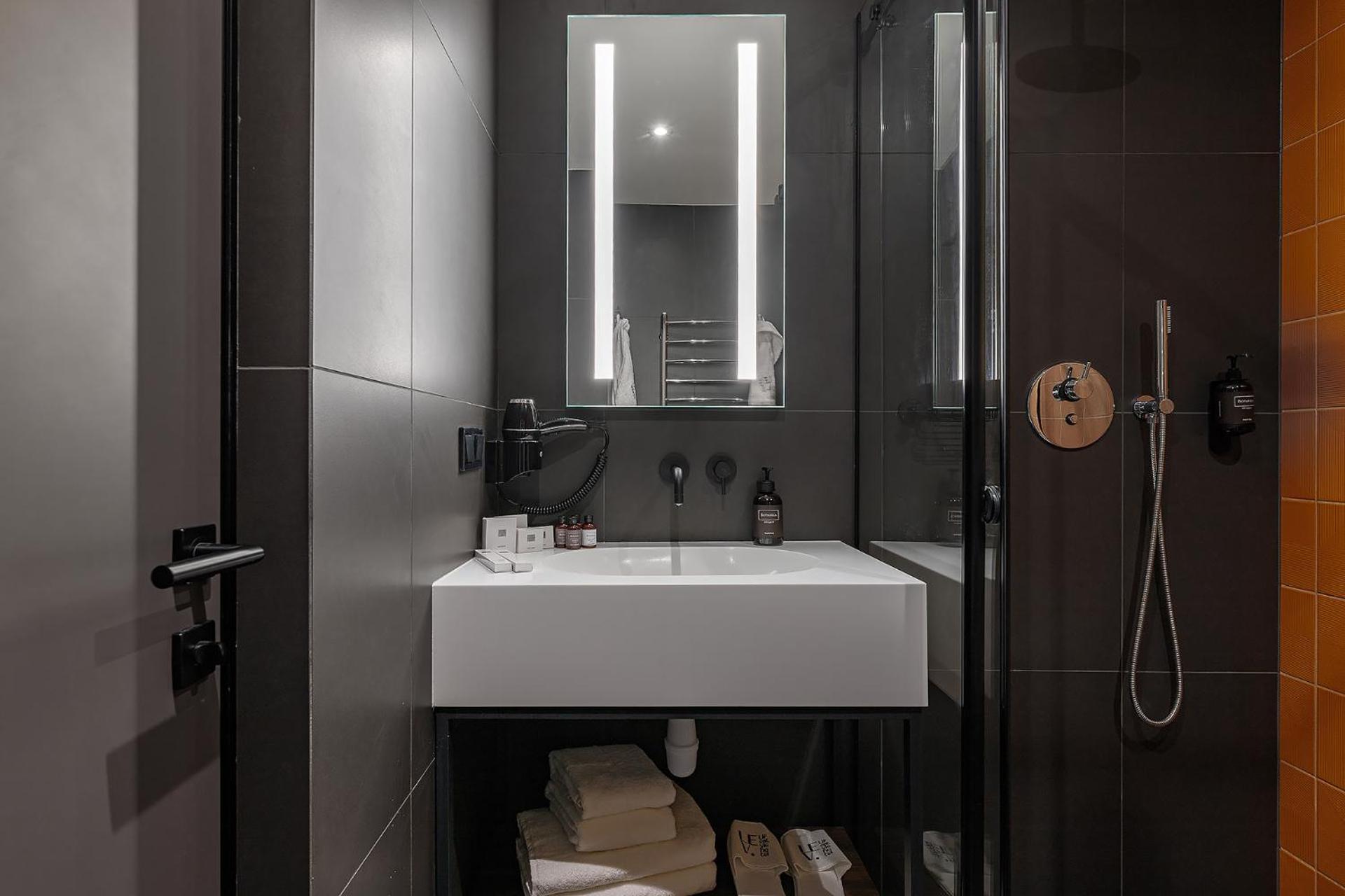 Lev Lifestyle - Maestro Hotel 4*
